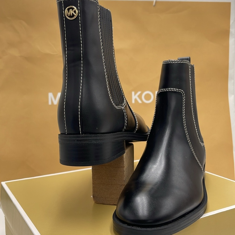 Michael Kors ELLA FLAT BOOTIE
FAUX LEATHER
49F4ELFE5L
BLACK - Picture 9 of 16